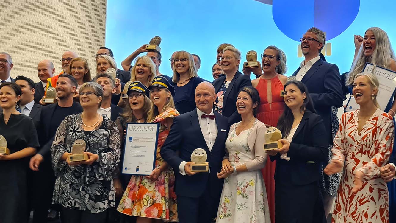 Gruppenbild zeigt die glücklichen Gewinner des europäischen Trainingspreises 2029/2020